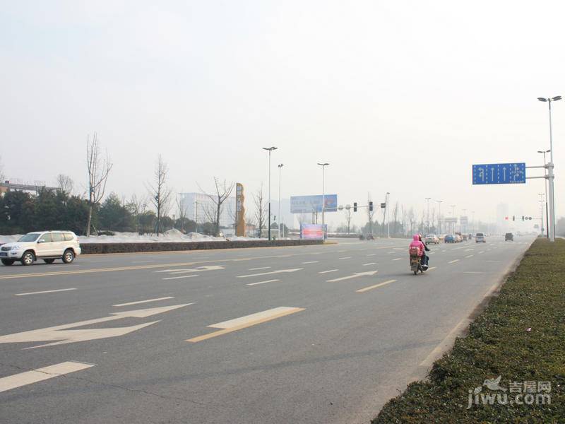果壳里的城-项目配套图:项目旁边的道路交通,宽阔的驿都大道-301