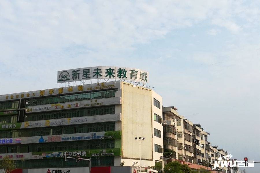 距离项目约390米的新星未来教育城