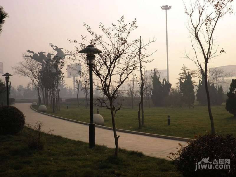 信特景苑广场实景图图片