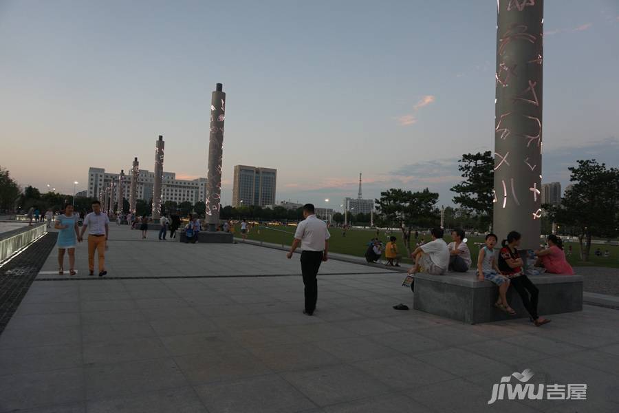 绿地中央广场实景图图片