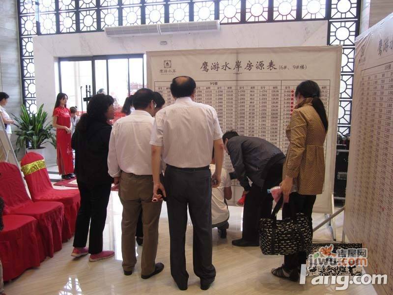 鹰游水岸实景图图片