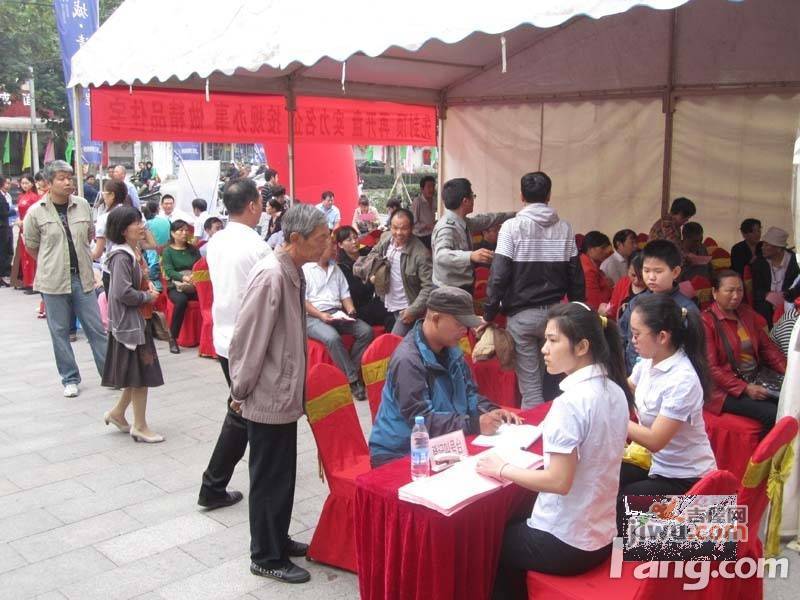 鹰游水岸实景图图片