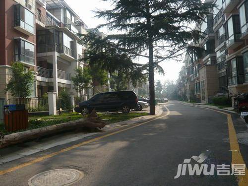 天山观澜豪庭实景图图片