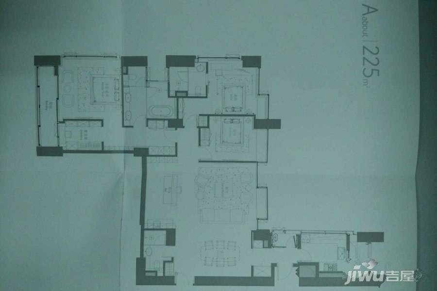 华侨城苏河湾塔尖住宅3室2厅2卫225㎡户型图