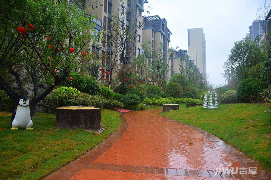 建业十八城5期山水湖城实景图图片