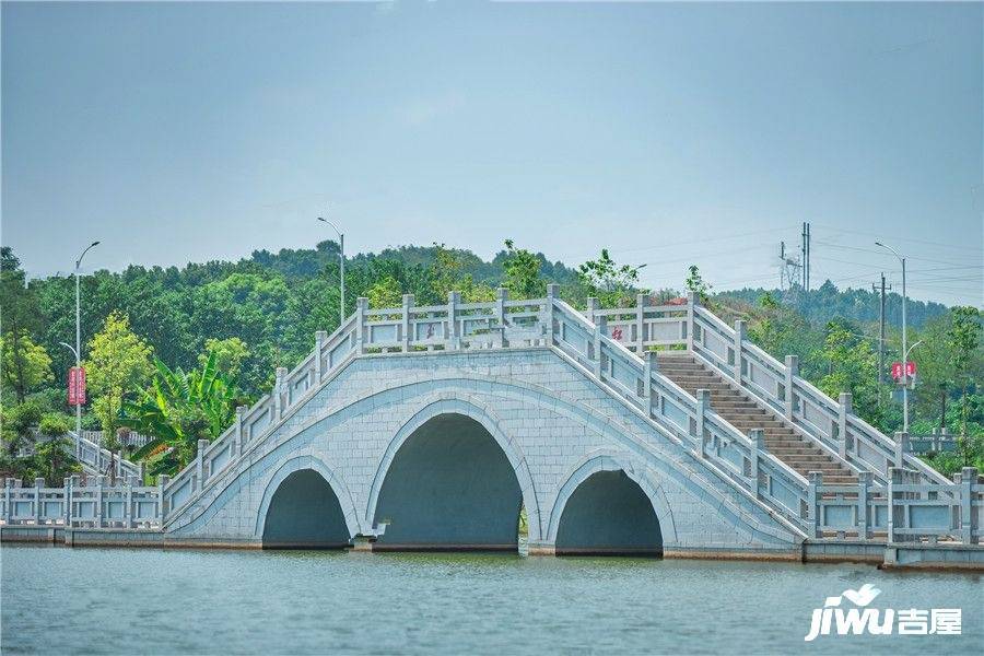 中建亮月湖实景图图片