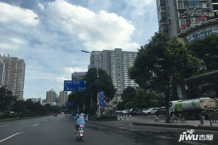 中国铁建18公馆配套图图片