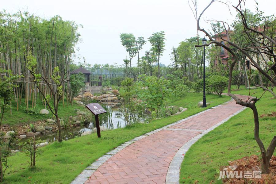 新华联北欧小镇实景图图片