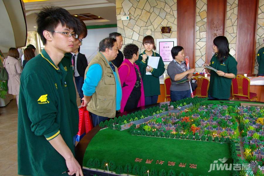 仁爱团泊湖逸湖岸实景图图片