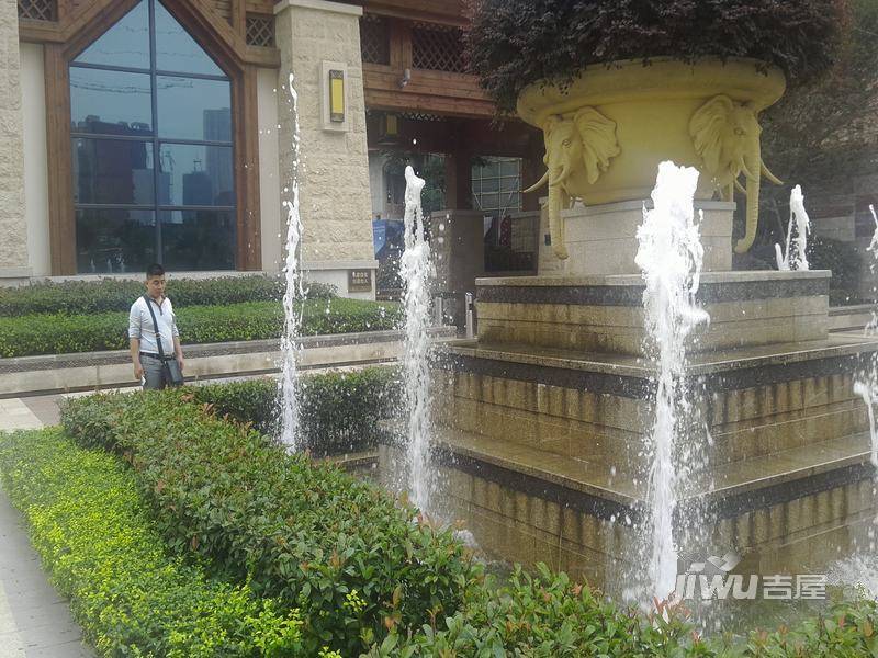 傲城商铺实景图图片