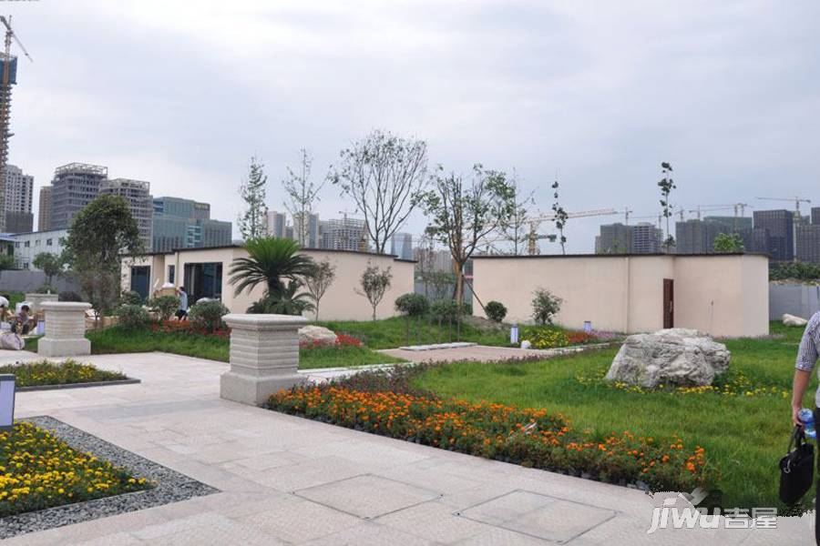 世龙广场实景图图片