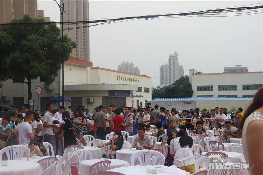 蓝光五彩城售楼处图片