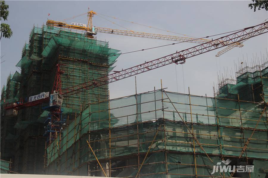 蓝光五彩城实景图图片