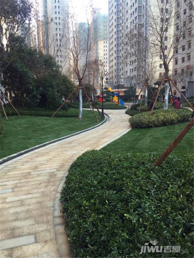 春天城实景图图片