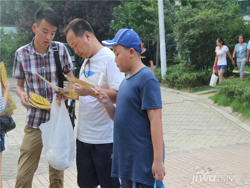 滨湖向上城商铺售楼处图片