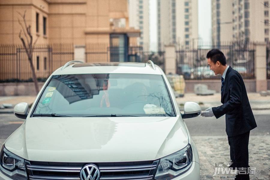 世茂日湖中心实景图图片