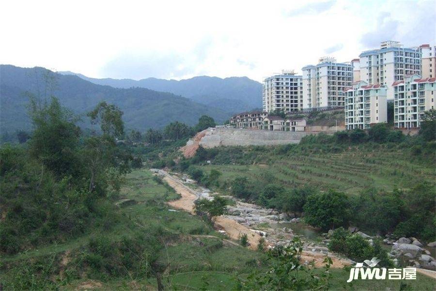 天山丽田实景图图片