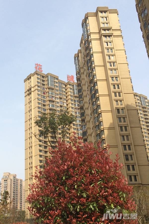 河畔花城实景图图片