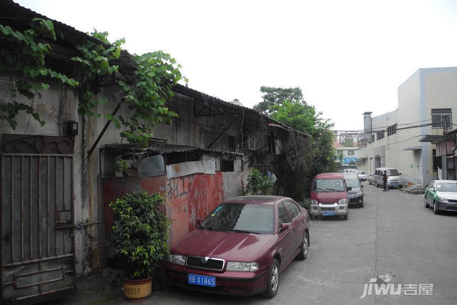 锦地金湖路实景图图片