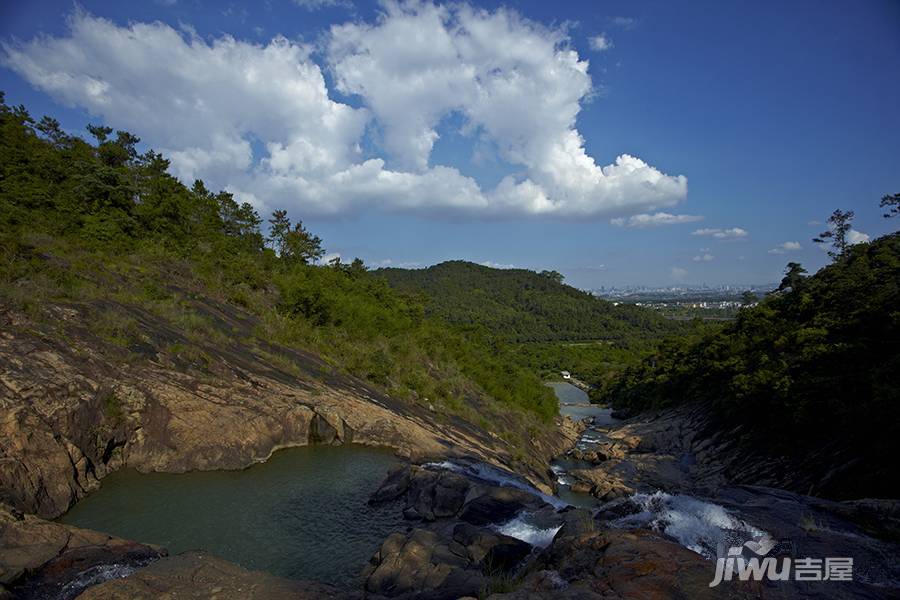 中海汤泉实景图